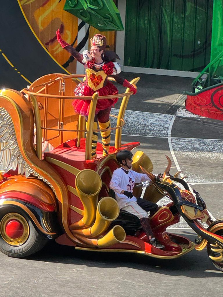 Alice & the Queen of Hearts